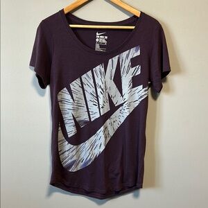 Nike Women's Graphic Tee